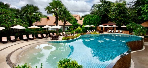 the-legend-chiang-rai-hotel-and-resort-infinity-pool-green-season