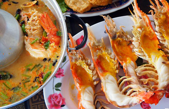 "ร้านรวยกุ้งเผา" มีแต่กุ้งตัวใหญ่ๆ มันเยิ้มๆ รอคุณอยู่