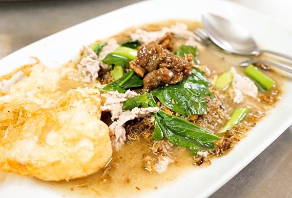 ราดหน้าชิ้งกี่ ตำนานกว่า 75 ปี