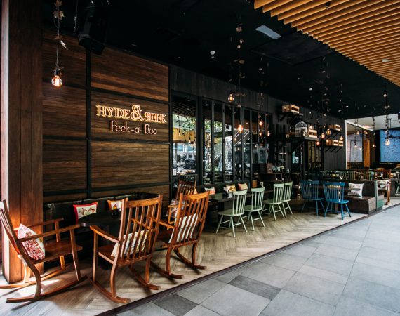 ชวนแฮงก์เอ้าท์ที่ Hyde & Seek Peek-a-Boo ร้านอร่อยกลางเมือง!