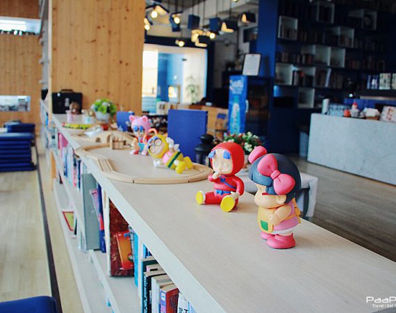 พาไปอ่านหนังสือที่ Too Fast To Sleep คาเฟ่ใจดีสำหรับคนไม่นอน