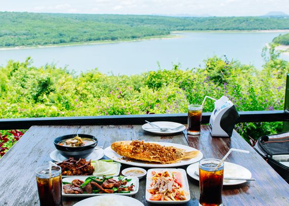 ใครวิ่งรถสายอีสาน "สวนเมืองพร" ร้านอาหารที่คุณไม่ควรพลาด!!