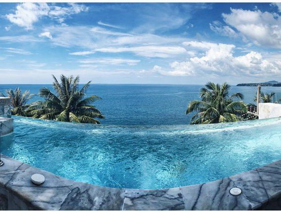 "โฟร์" งัดบิกินี่เล่นน้ำกลางทะเลภูเก็ต