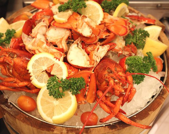 ตื่นตา ตื่นใจ ไปกับบุฟเฟ่ต์ดินเนอร์ ที่ห้องอาหารเดอะสแควร์