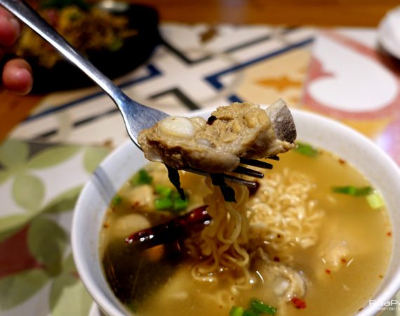 "มาม่าต้มแซ่บกระดูกอ่อน" หนึ่งเมนูอร่อยห้ามพลาดที่ร้านตะละลำ ตำตำ