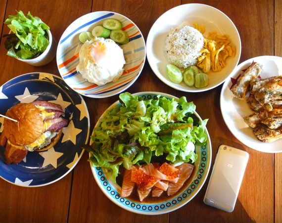 ZTE Blade V6 เปิดประสบการณ์อิ่มไม่อั้น อร่อยไม่ยั้งกับเมนู ข้าวหมา-ข้าวแมว ที่ Sweet Pista Bangkok