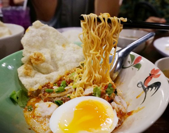 แวะฝากท้องที่ ก๋วยเตี๋ยวหมูตำลึง(สูตรโบราณ) แนะนำต้มยำมาม่าอร่อยเด็ดห้ามพลาด