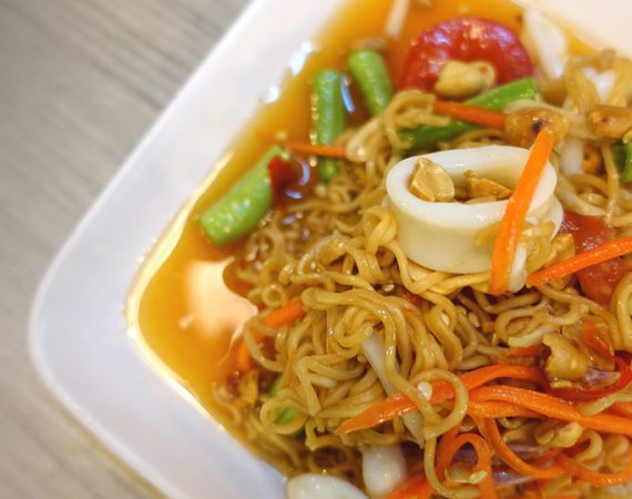 แซ่บสะเด็ดกับเมนู "ตำมาม่า" ของอร่อยจากร้านผู้จัดดัง เอ-ศุภชัย