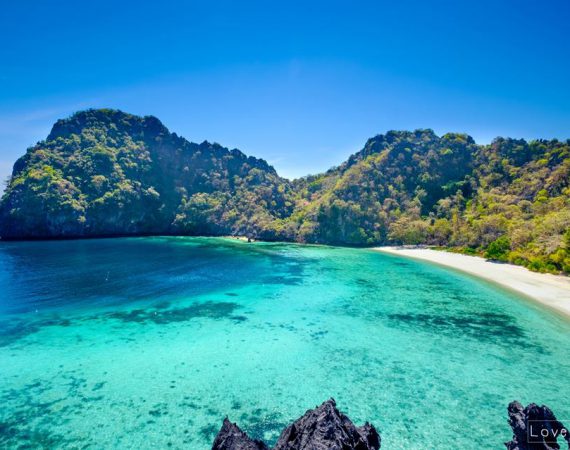 หนีความวุ่นวาย พักกายพักใจ ที่เกาะฮอร์สชู กันไหม? แค่เปิดประตู ก็พบวิวหลักล้านอยู่ หน้าบ้าน