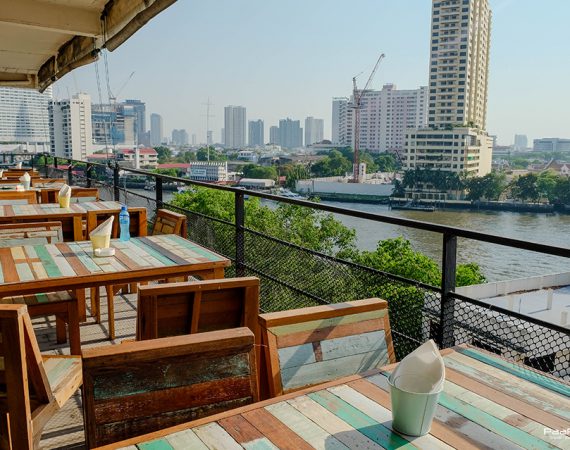 ชมวิวแม่น้ำเจ้าพระยา 180 องศา บนร้านอาหารสไตล์ Rooftop ที่ "River Vibe Restaurant & Bar"