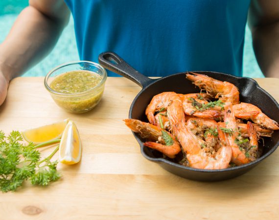 พาไปเข้าครัวทำเมนูง่ายๆ ทานได้เองที่บ้าน … กุ้งอบเนยกระเทียม