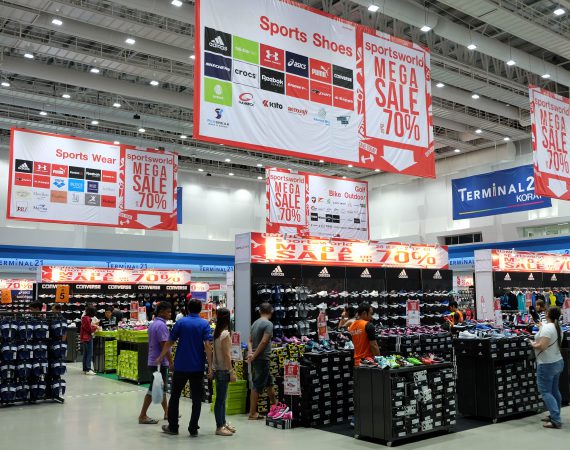 พาไปช้อปงาน Sports World Mega Sale 2017 สินค้ากีฬา ลดราคาเพียบ @Terminal21 โคราช
