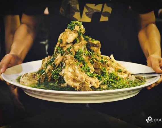 ซี๊ดซ๊าดไม่หยุดกับ "ต้มเล้ง" ที่ "ร้านเล้งแซ่บ" ตลาดนัดรถไฟรัชดา