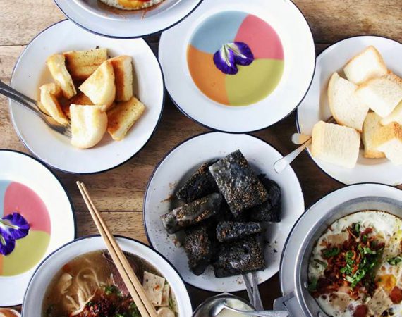 ตื่นเช้าไปนั่งชิลเบาๆ ที่โกเผือกโกดำ  ร้านดังเมืองเชียงใหม่