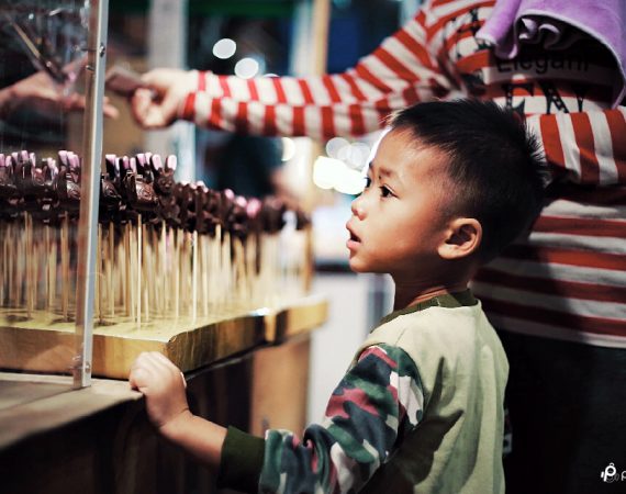 ชิมเพลิน..ช็อปมันส์... ที่ "ตลาดเท่ง เถิดเทิง ไนท์วินเทจ" เมืองนครนายก