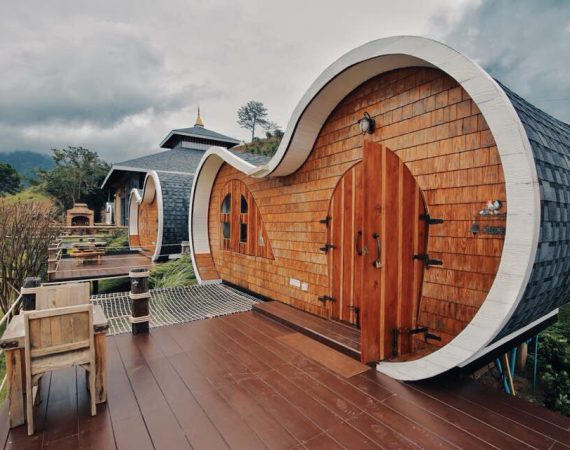 พาไปนอนชิลล์ที่หมู่บ้านฮอบบิท “คีรีปุระ รีสอร์ท” ไม่ว่าจะหน้าไหนก็หนาวทั้งปี