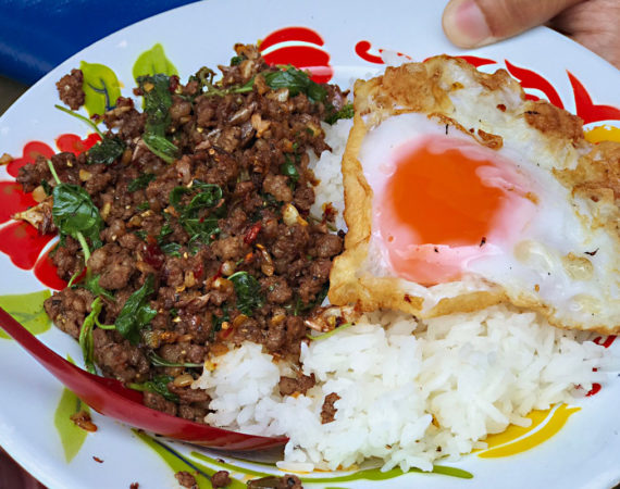 กระเพรา เผ็ดมาร์ค ( Phedmark) บอกเลยว่าเด็ด