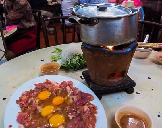 ยืนหนึ่งย่านเยาวราช "ไล่เฮง โภชนา" ร้านสุกี้โบราณสไตล์ไหหลำ แท้ๆ อายุกว่า 50 ปี