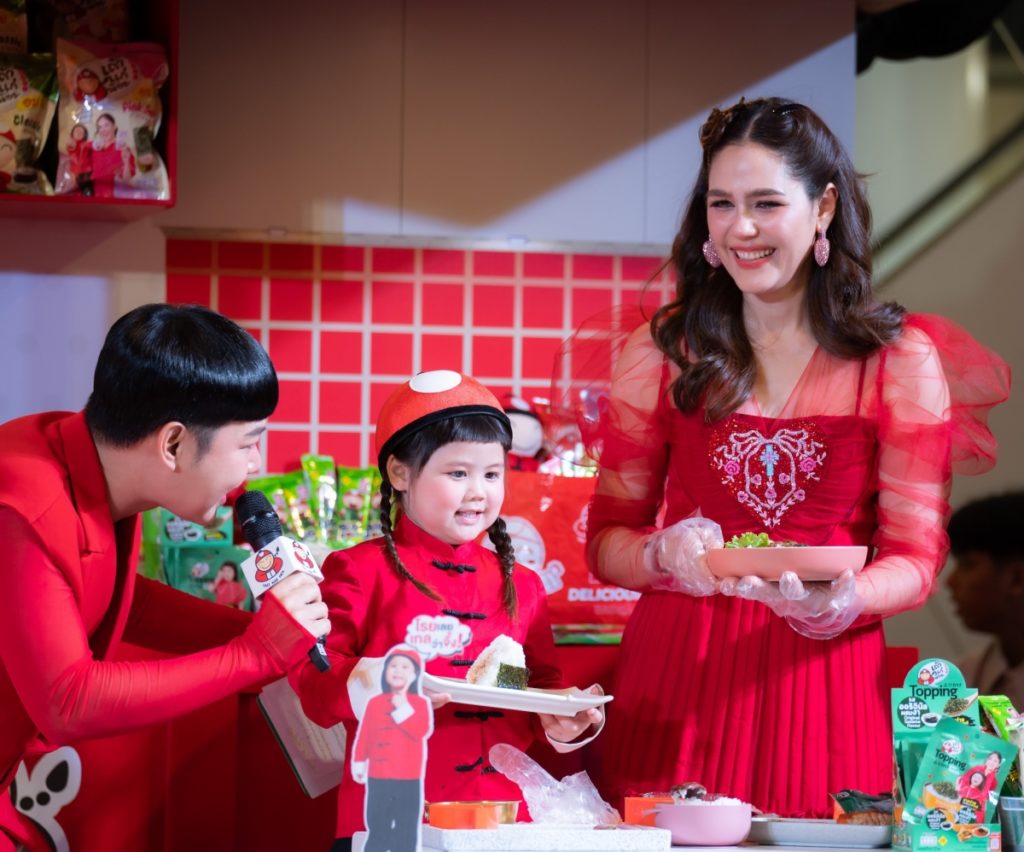 แอบิเกลแปลงโฉมเป็น "เถ้าแก่เกล" พร้อมชมพู่ อารยา นำทีมขยายตลาดครอบครัว