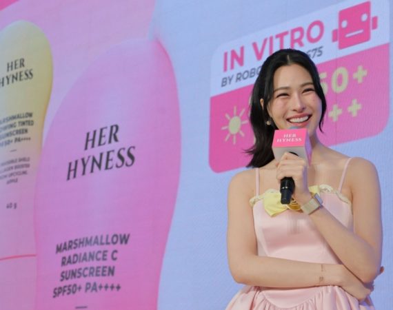 "Sis หลิง" หลิงหลิง คอง ทลายทุกขีดจำกัดแห่งแดด ควงแชมป์กันแดดใหม่ HER HYNESS Marshmallow Sunscreen ฉลองแบรนด์แอมบาสเดอร์อีกสมัย