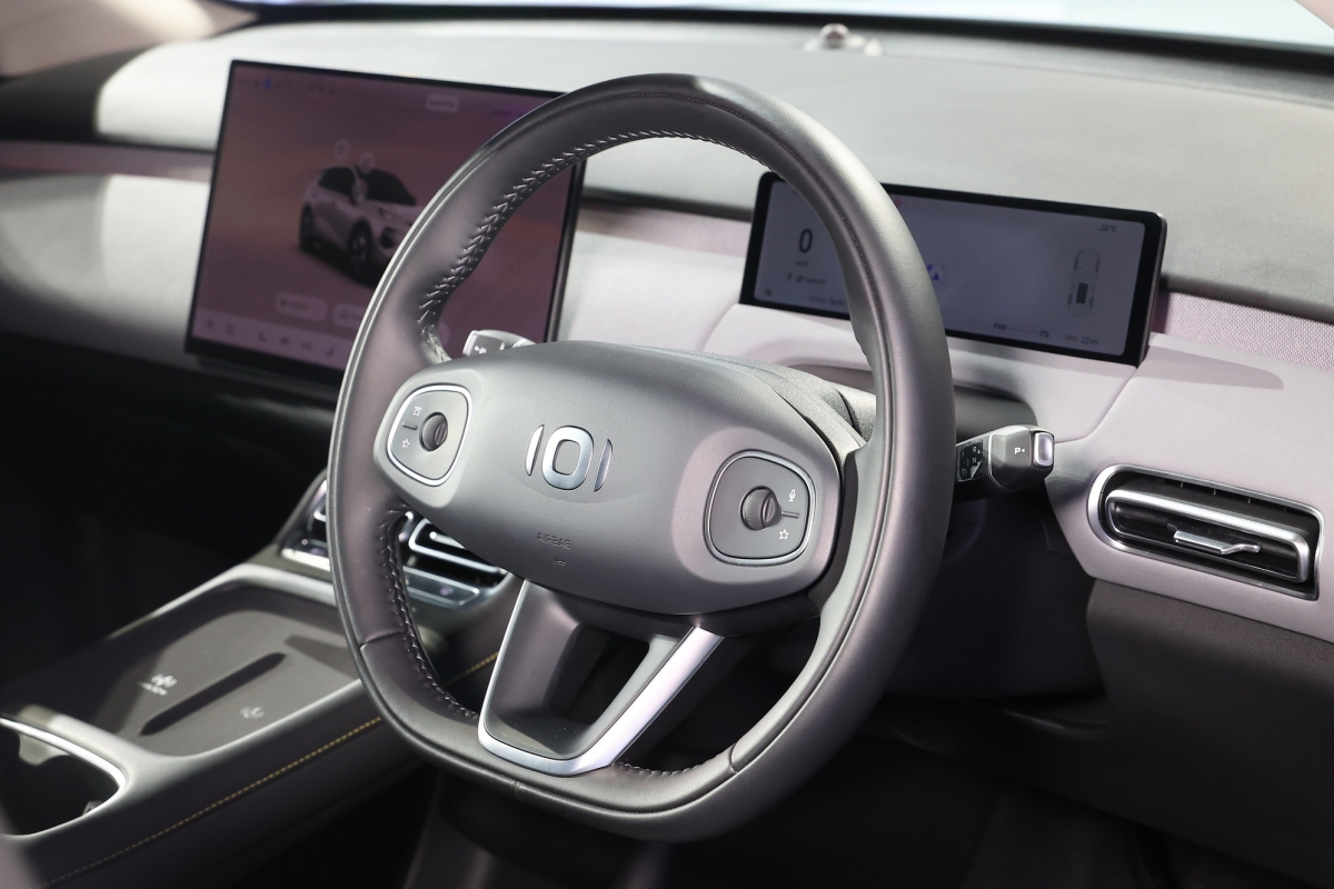 ทดสอบขับจริงบนถนนจริง! CHANGAN NEVO Q05 SUV ไฟฟ้าที่ทำให้ทุกคนพูดเป็นเสียงเดียวกันว่า "ขับง่าย ฉลาด และสมูทกว่าที่คิด"