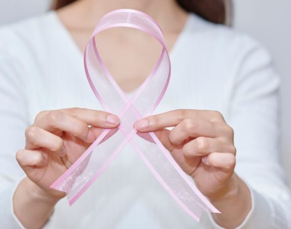 ไม่เจ็บ ไม่มีก้อน ≠ ปลอดภัย! แพทย์ รพ.วิมุต เผยสัญญาณมะเร็งเต้านมที่หลายคนมองข้าม พร้อมแนะวิธีตรวจคัดกรองที่ถูกต้องตามวัย