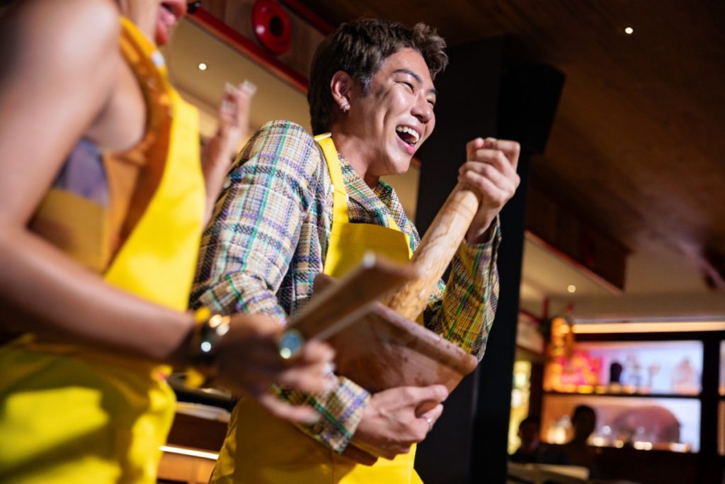 SOMSAK ปลุกกระแส Social Dining ผ่านคืนสุดเดือด 'The Esarn Remix' ที่ทำให้ทุกคนลืมมื้อค่ำแบบเดิมไปตลอดกาล